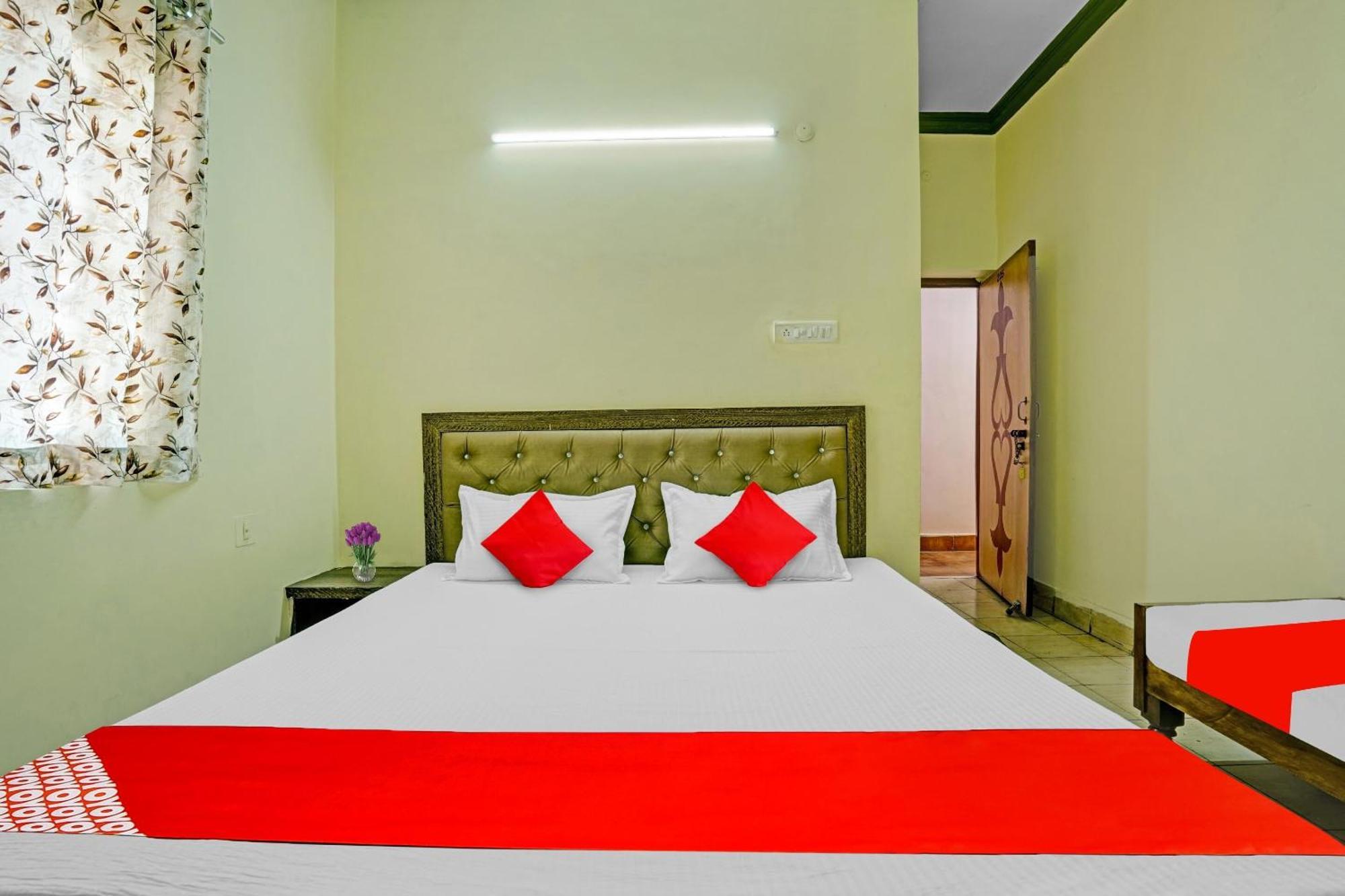Hotel O B N Palace Rāipur Esterno foto