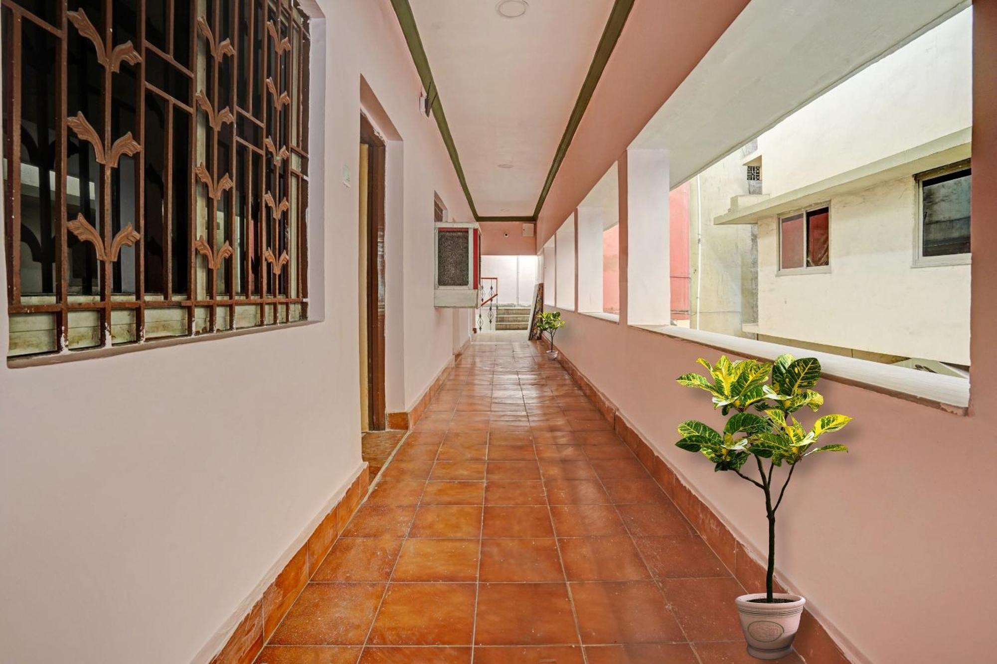 Hotel O B N Palace Rāipur Esterno foto