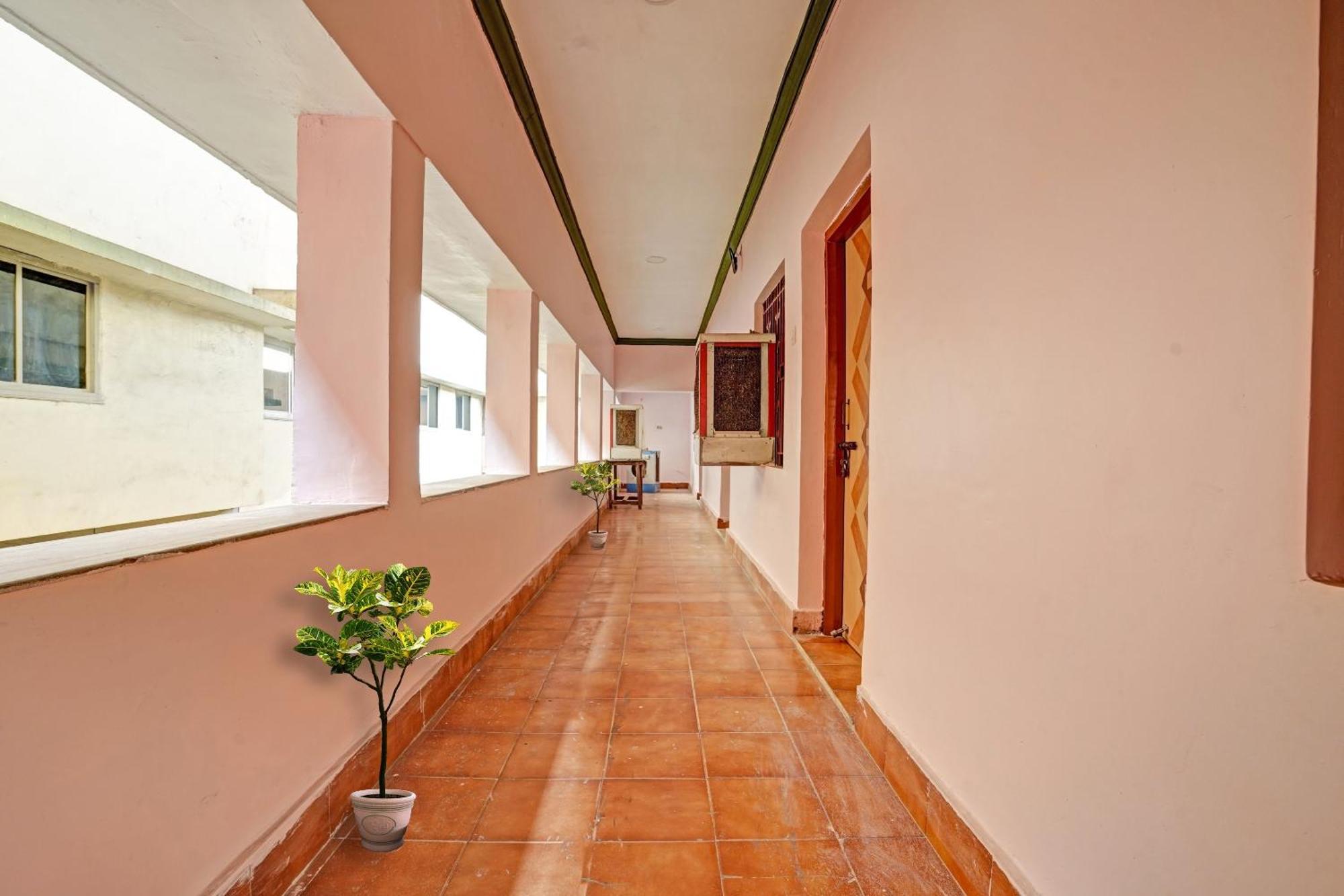 Hotel O B N Palace Rāipur Esterno foto